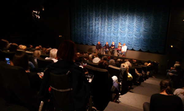 Podiumsdiskussion bei der Tirol Premiere des Films Der Stoff aus dem Träume sind. Foto Vernetzt Wohnen